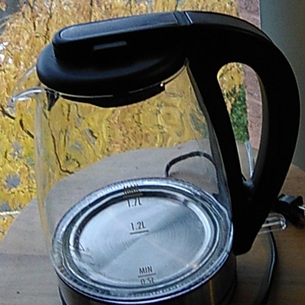 Illuminated glass kettle.  Used a couple of times.  1.7 L.  I don't have the box